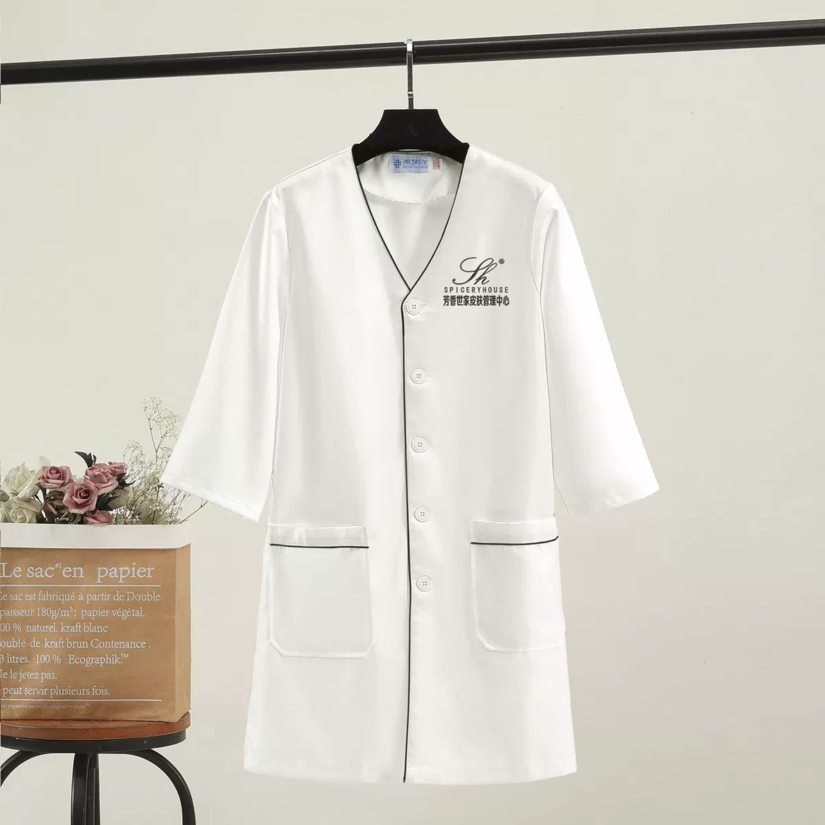 Medical Lab Logo - wit plus size Salon verzorgingskleding Laboratoriumjas